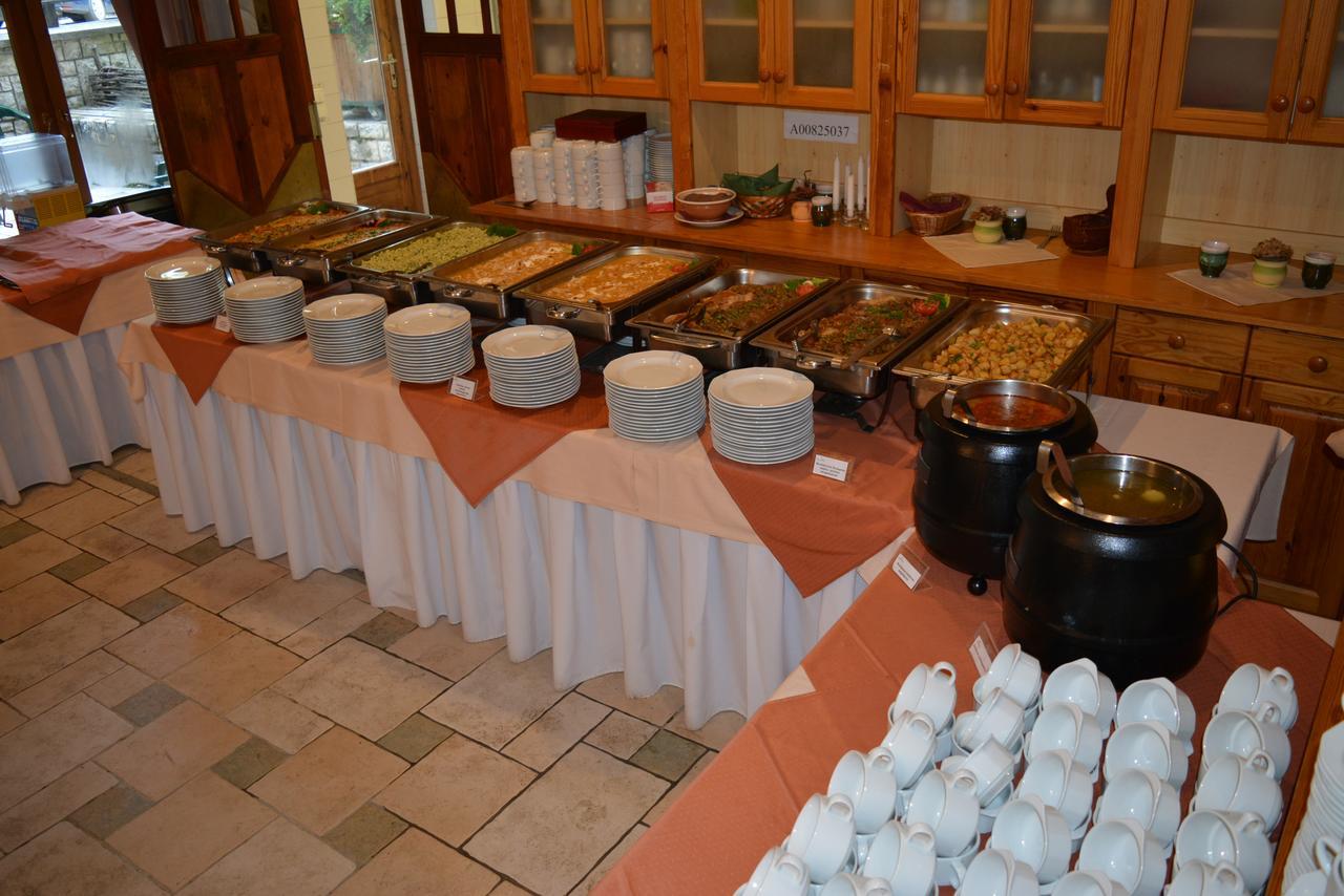 Bakony Hotel Bakonybel Bagian luar foto