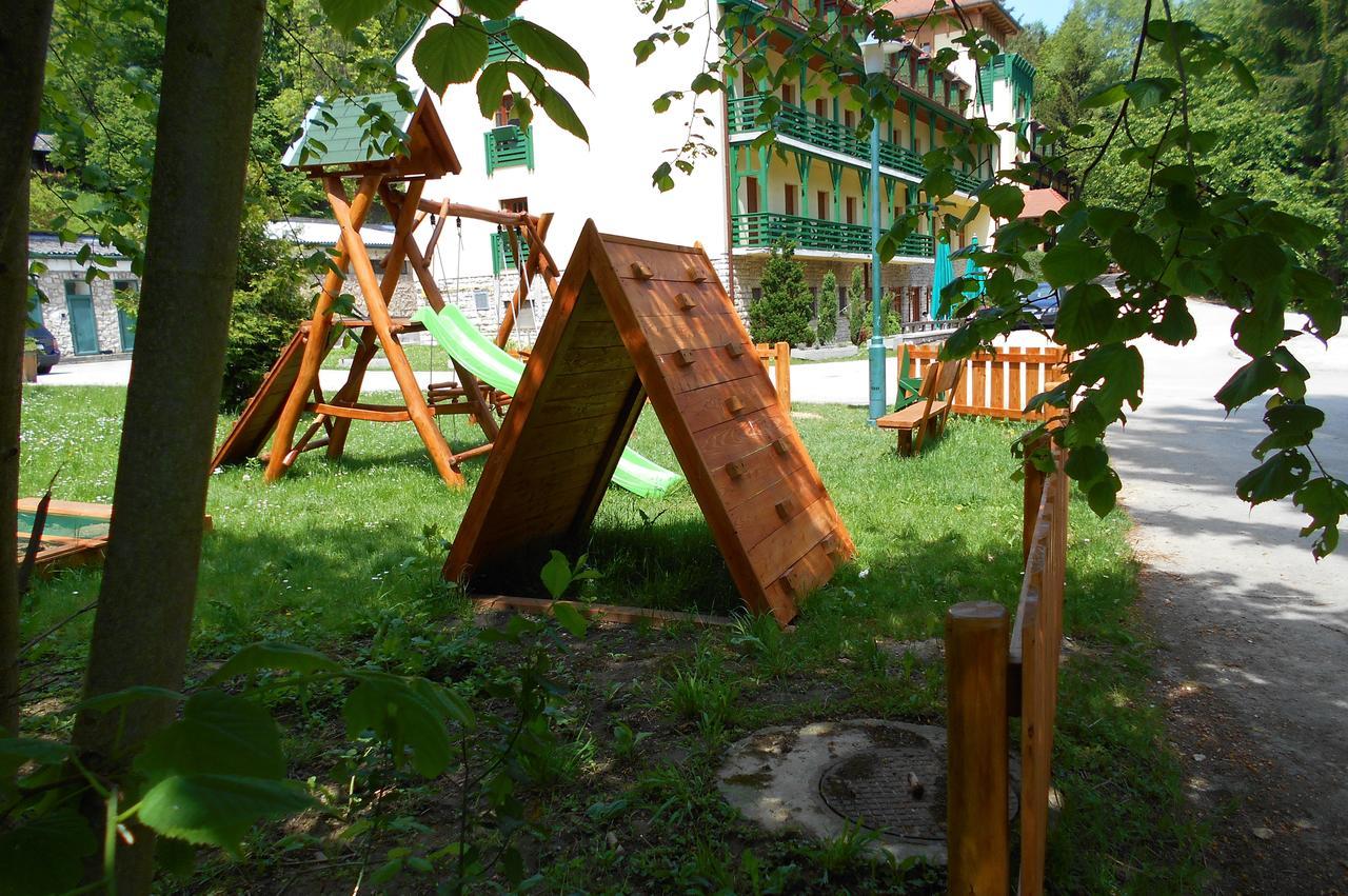 Bakony Hotel Bakonybel Bagian luar foto