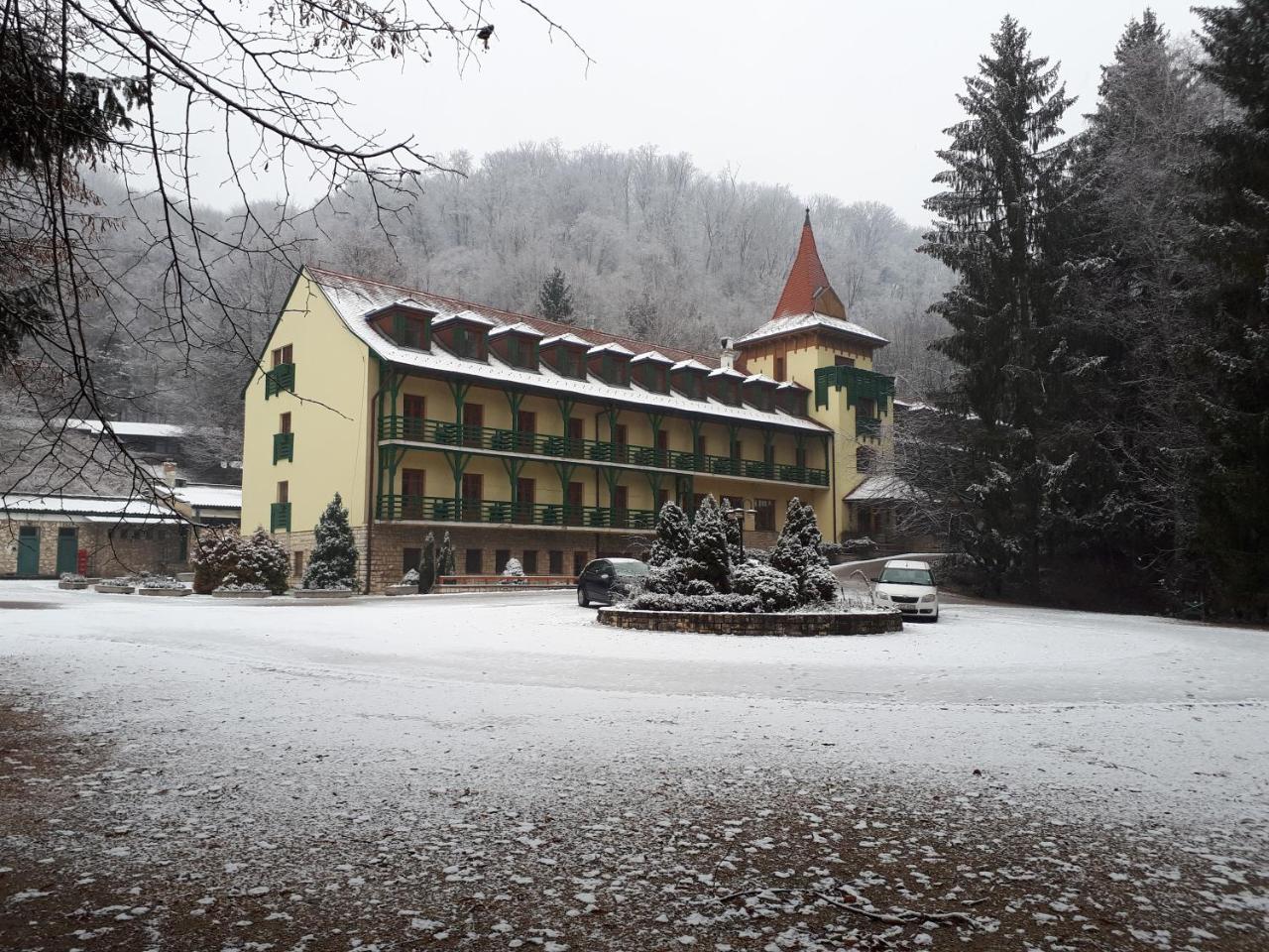 Bakony Hotel Bakonybel Bagian luar foto
