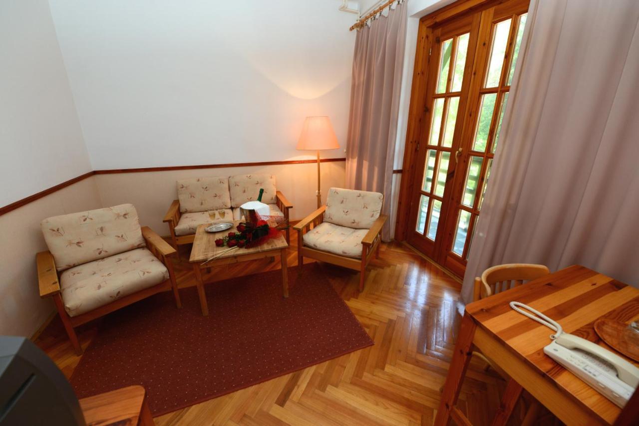 Bakony Hotel Bakonybel Bagian luar foto
