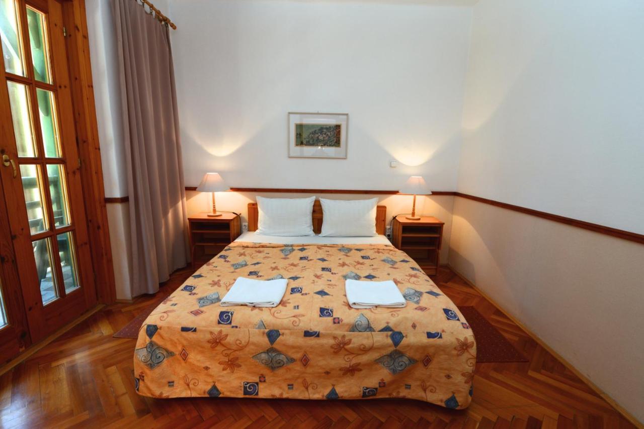 Bakony Hotel Bakonybel Bagian luar foto