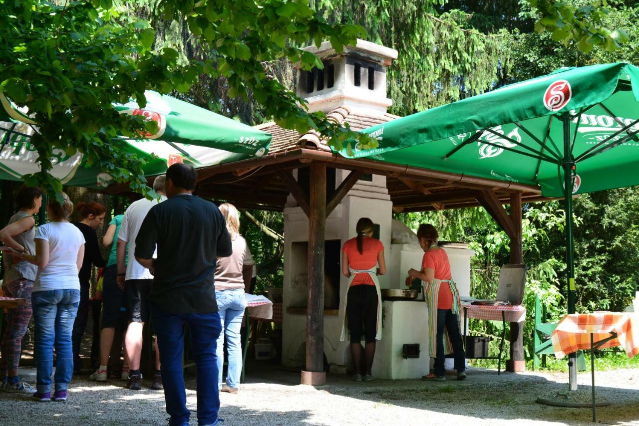 Bakony Hotel Bakonybel Bagian luar foto